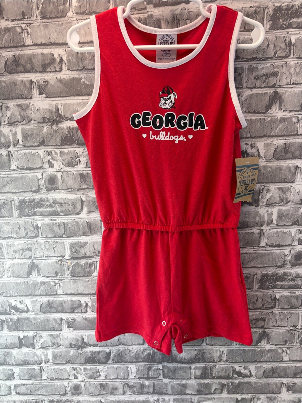 NWT Georgia Bulldogs jump suit
Rivalry Threads Red/ Tee with White Trim‎